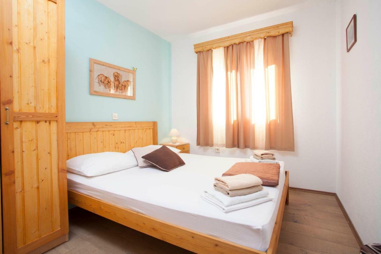 Apartments Rustica Makarska Ngoại thất bức ảnh